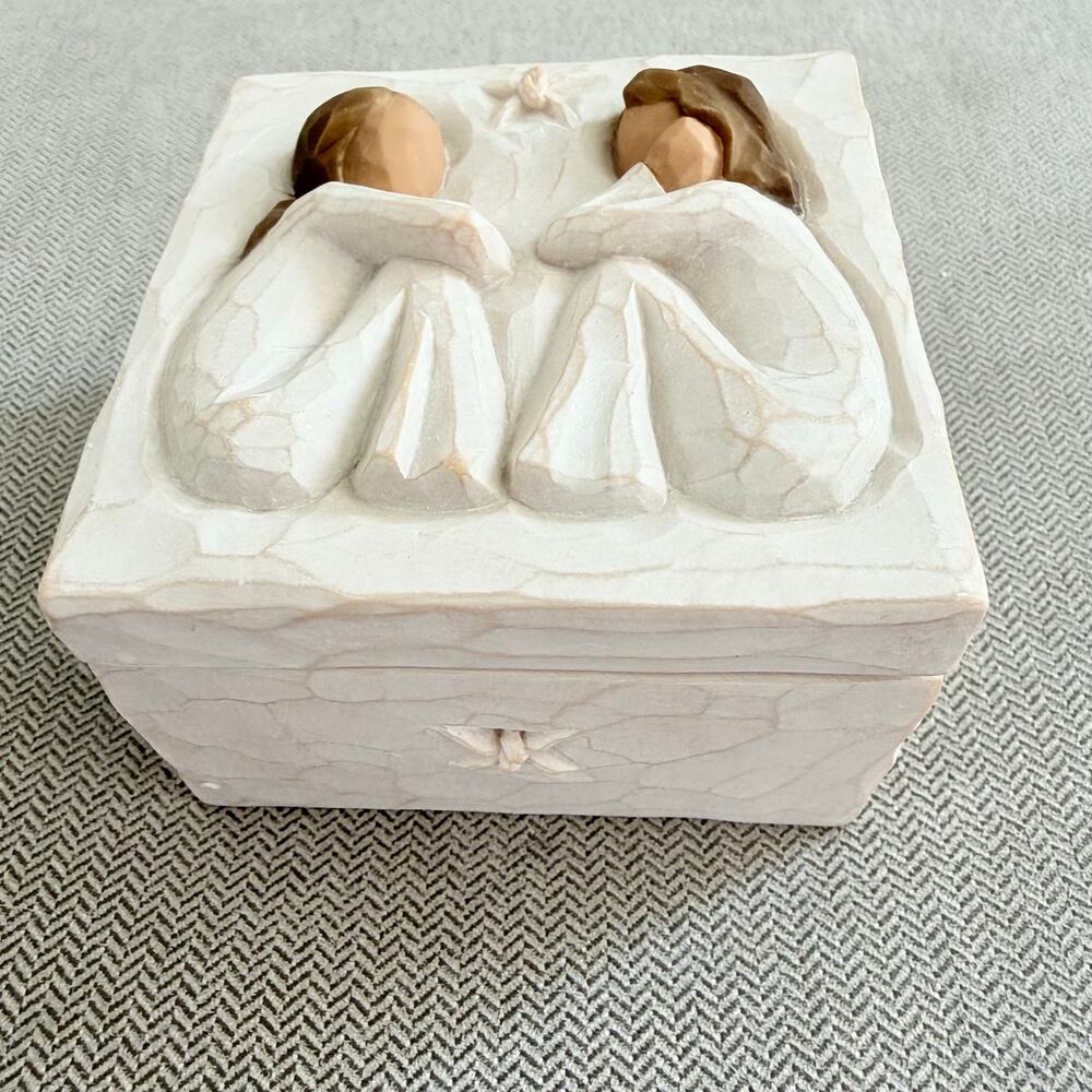 Willow Tree Friendship Keepsake Box #26602 Susan Lordi Demdaco New in Box